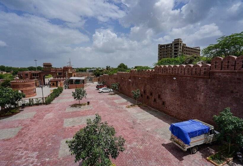 בית מלון כפרי Marugarh Resort And Spa