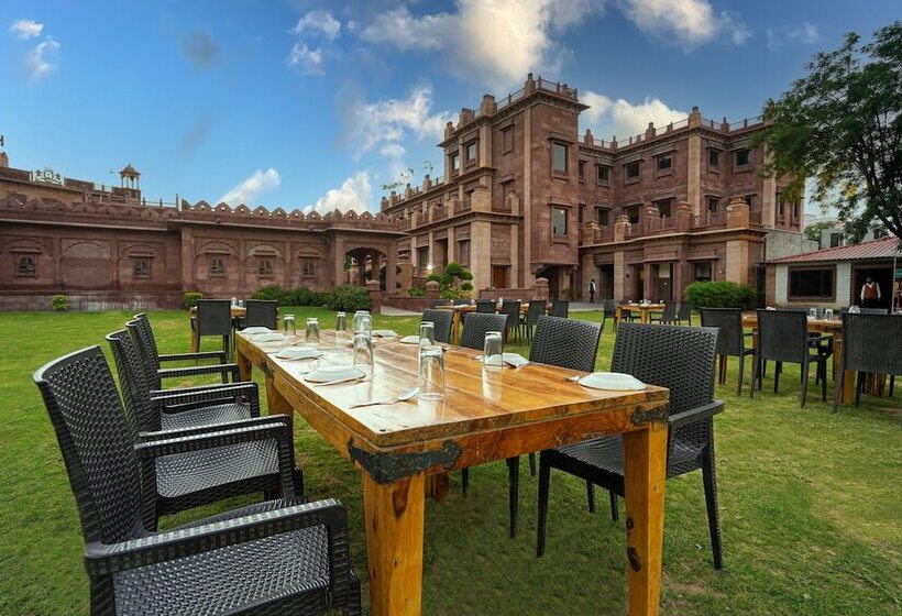 בית מלון כפרי Marugarh Resort And Spa