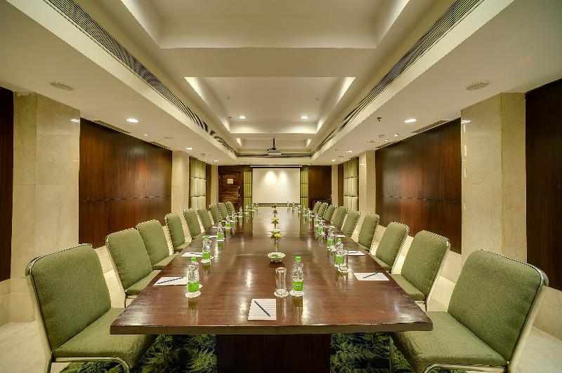 Отель Muse Sarovar Portico Nehru Place