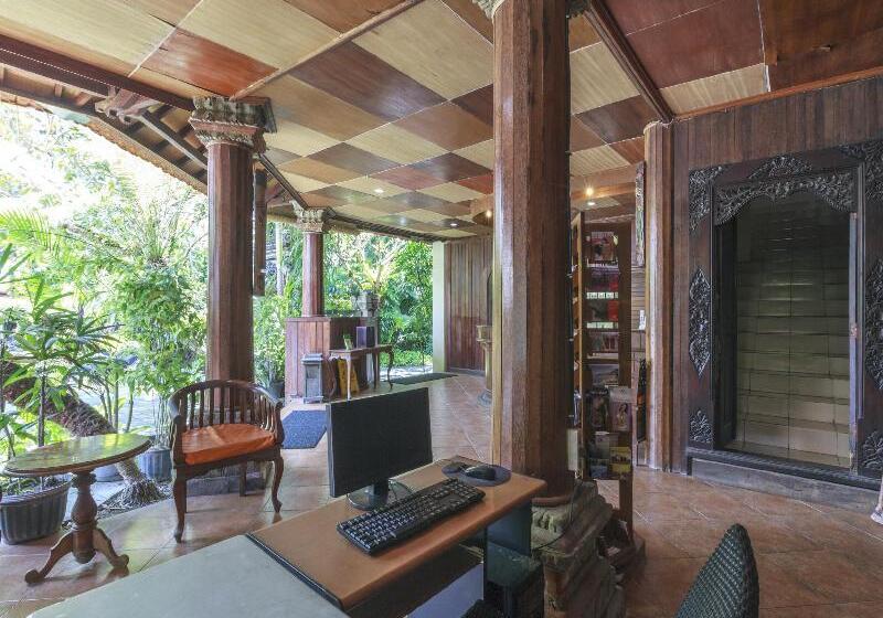 Отель The Taman Ayu Seminyak