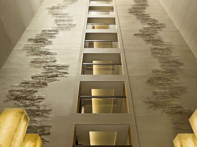 هتل The Upper House