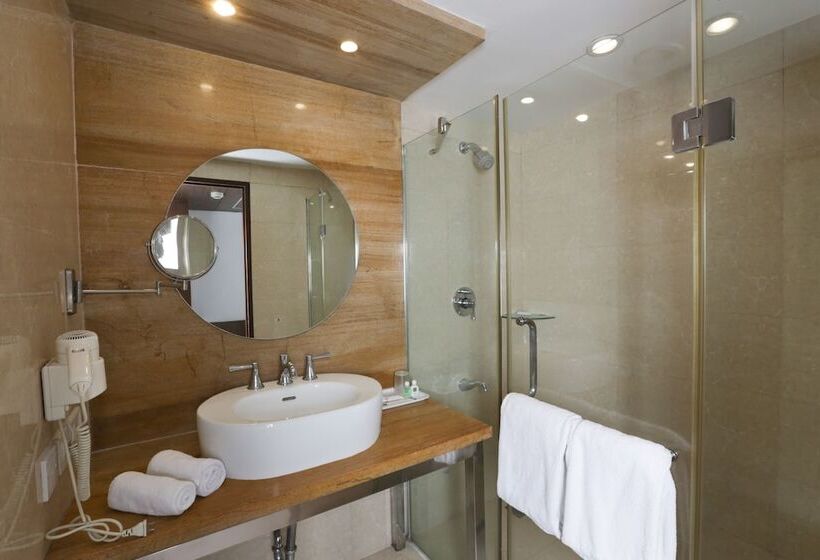 Отель Trinity Isle