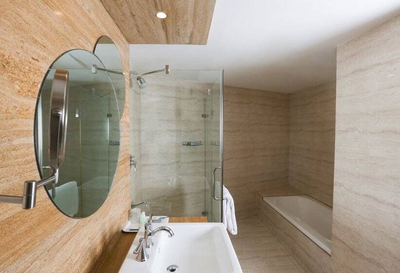 Отель Trinity Isle