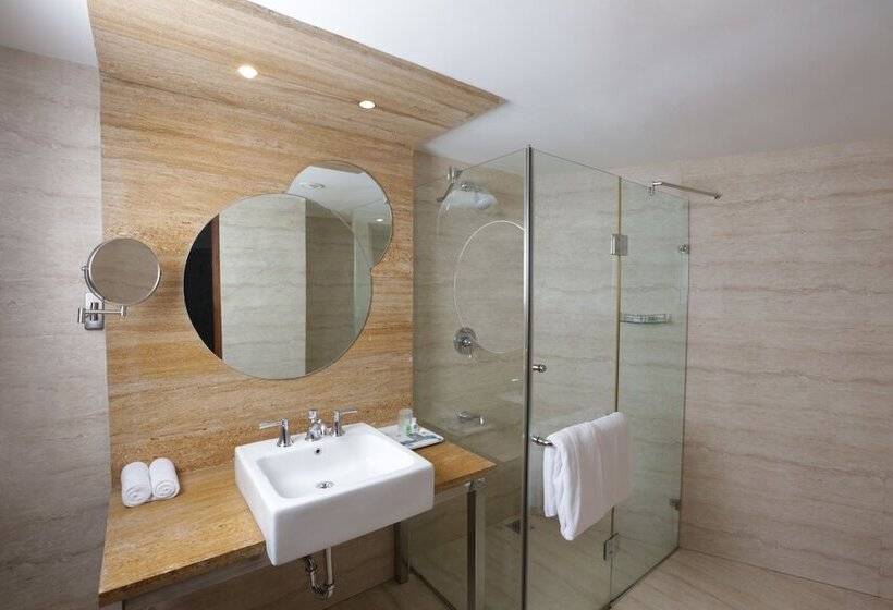 Отель Trinity Isle