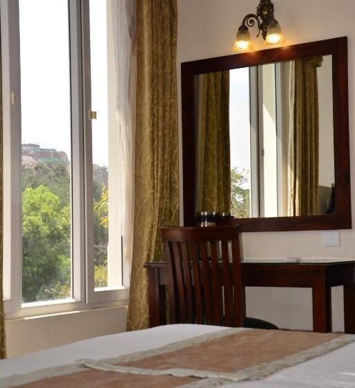 Tripli Hotels Shambhu Villas