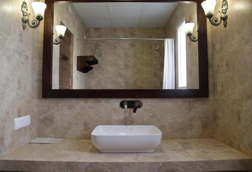 Tripli Hotels Shambhu Villas