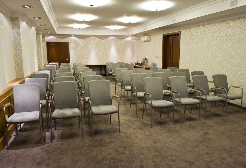 هتل Włoski Italia Boutique Old Town Poznań