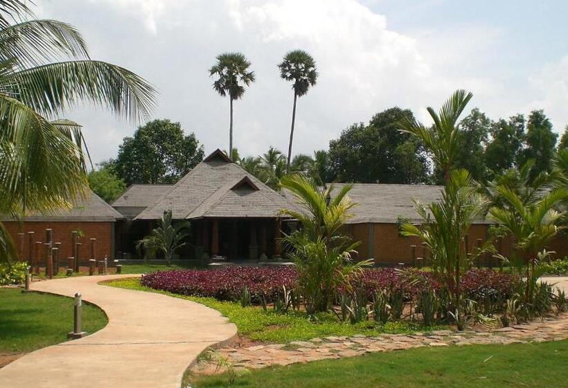 Poovar Island Resort