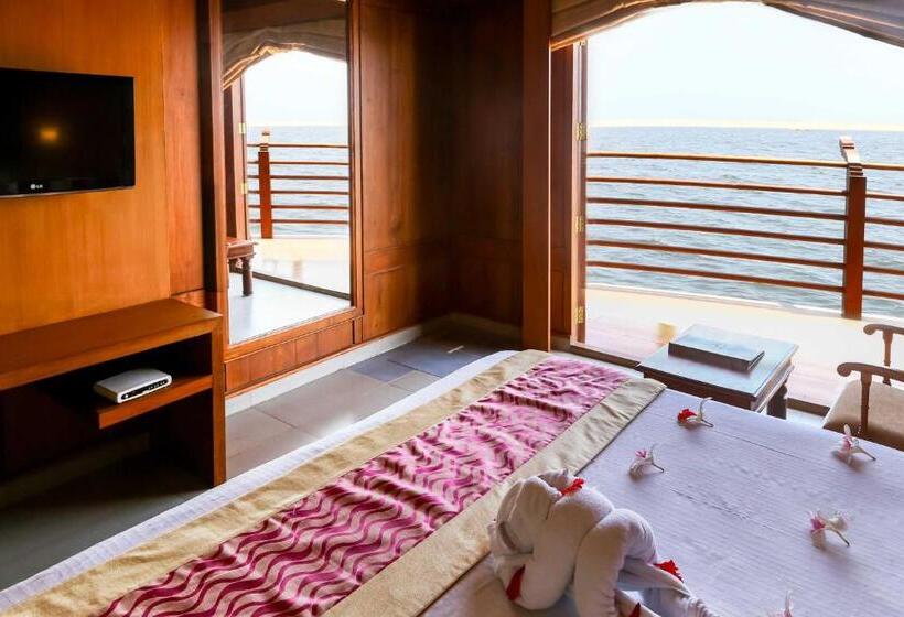 Poovar Island Resort