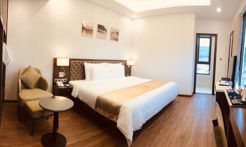 هتل Halong Hideaway