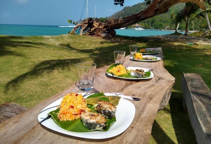 Bed and Breakfast Cafe Del Mar Sapzurro