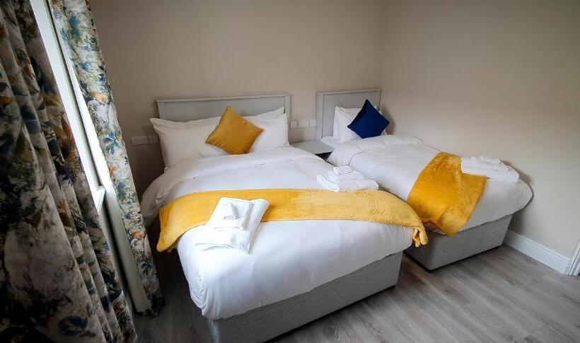 مبيت وإفطار The Leitrim Inn And Blueway Lodge
