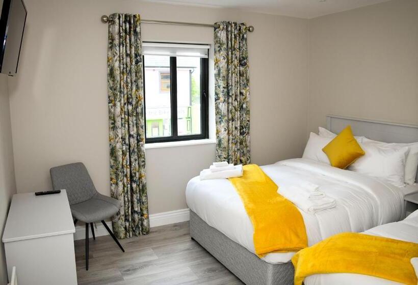 مبيت وإفطار The Leitrim Inn And Blueway Lodge