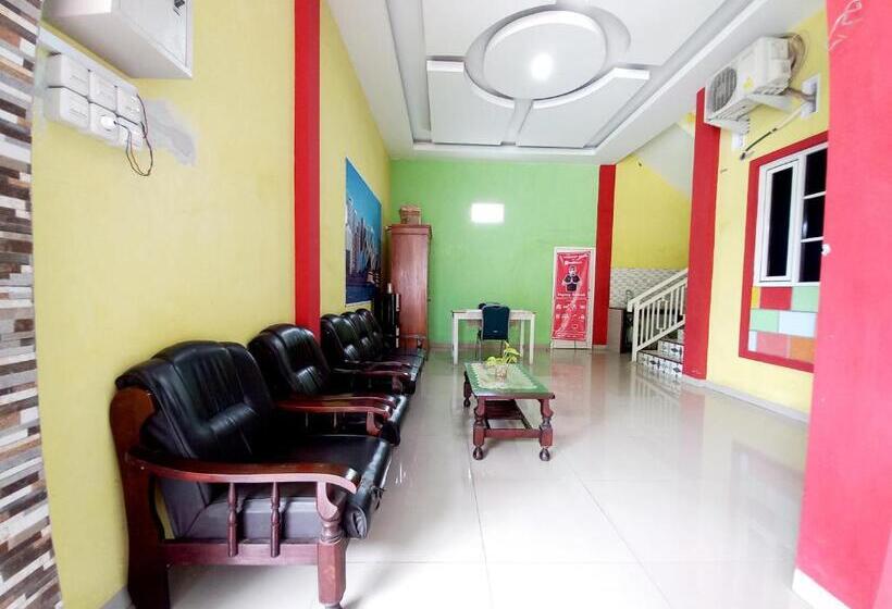 酒店 Harmony House Syariah Near Alun Alun Pati Mitra Reddoorz