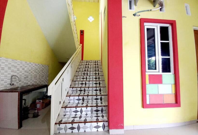 酒店 Harmony House Syariah Near Alun Alun Pati Mitra Reddoorz