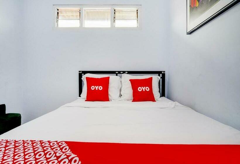 호텔 Oyo 90237 Ar 20 Guest House Syariah