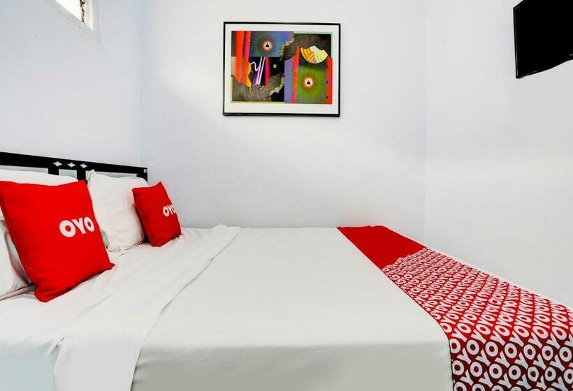 호텔 Oyo 90237 Ar 20 Guest House Syariah
