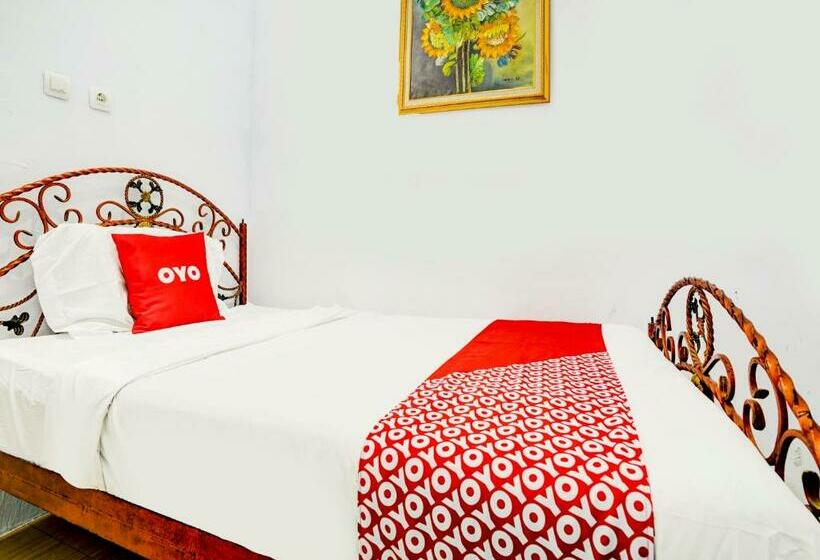 호텔 Oyo 90237 Ar 20 Guest House Syariah