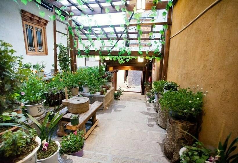 Отель Guyue Boutique