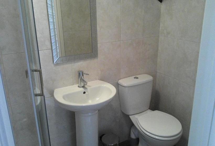 בית מלון כפרי The Crown