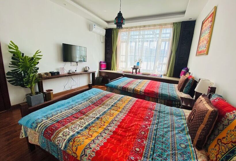 Linglong Yazhu Inn