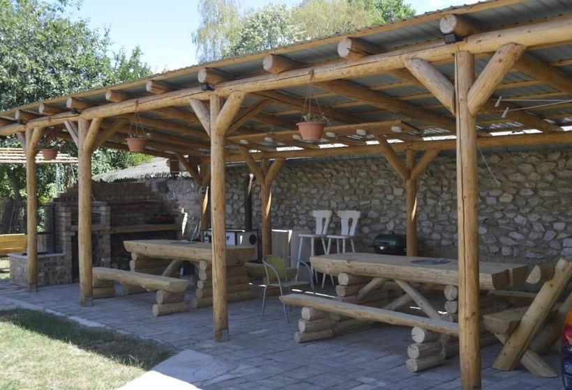 بنسيون Fenyőfa Vendégház