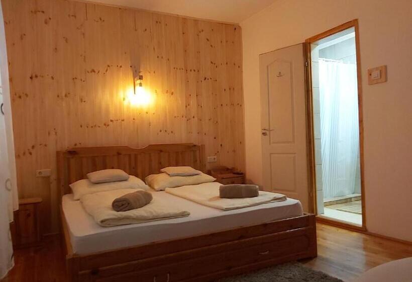 بنسيون Fenyőfa Vendégház