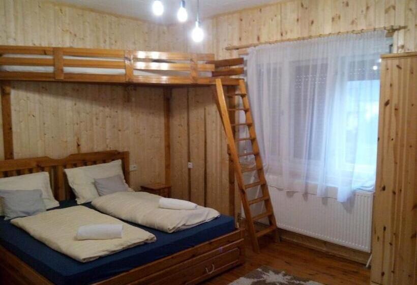 بنسيون Fenyőfa Vendégház