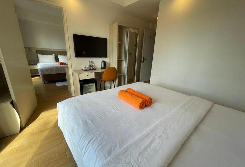 פנסיון Icom Marina Sea View