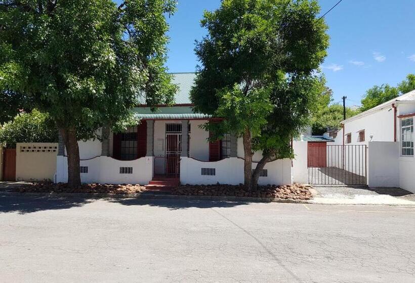 פנסיון Karoo Manor Guesthouse And Restaurant