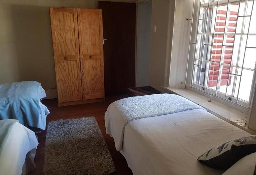 פנסיון Karoo Manor Guesthouse And Restaurant