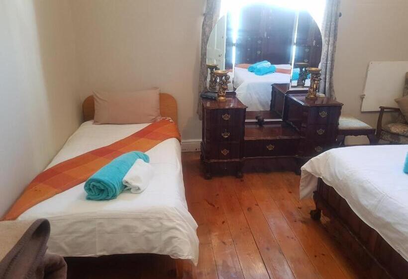 פנסיון Karoo Manor Guesthouse And Restaurant