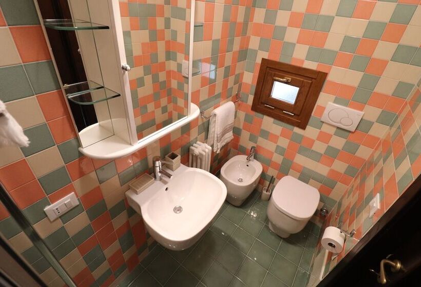 بنسيون Matrimoniale Budget Navel