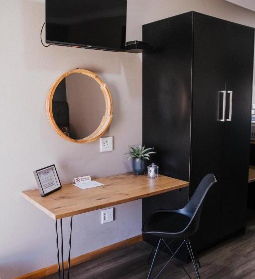 פנסיון The Jackal Guesthouse