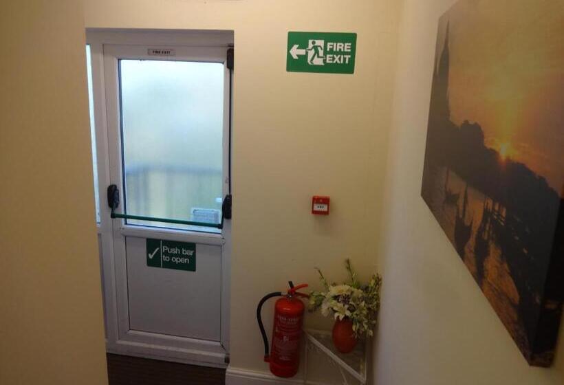 Пансион Travellers Rest Motel