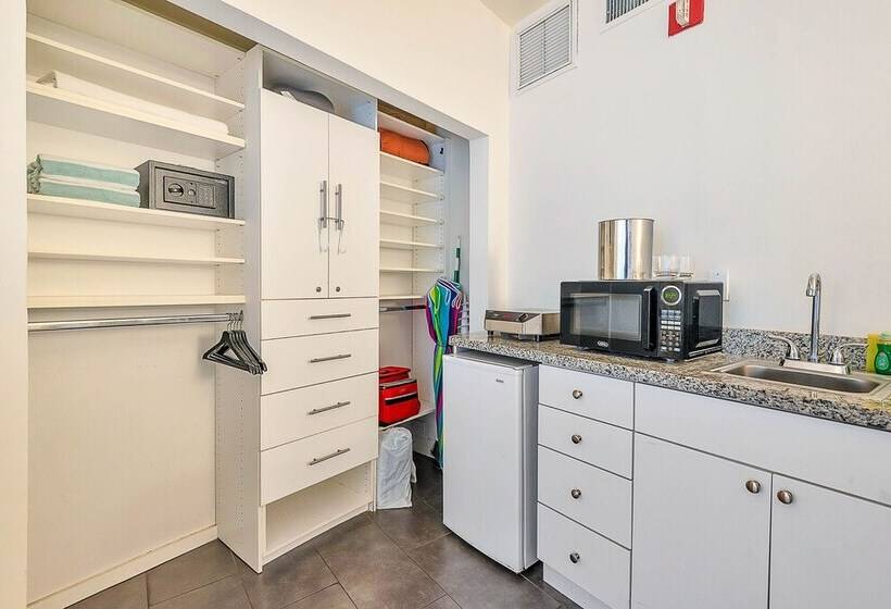 Private Condos At 556 Ocean By Lmc