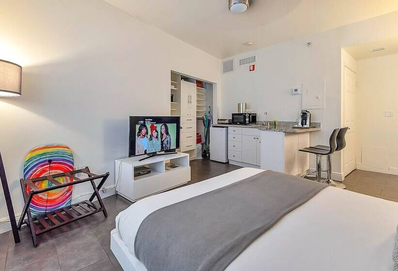 Private Condos At 556 Ocean By Lmc