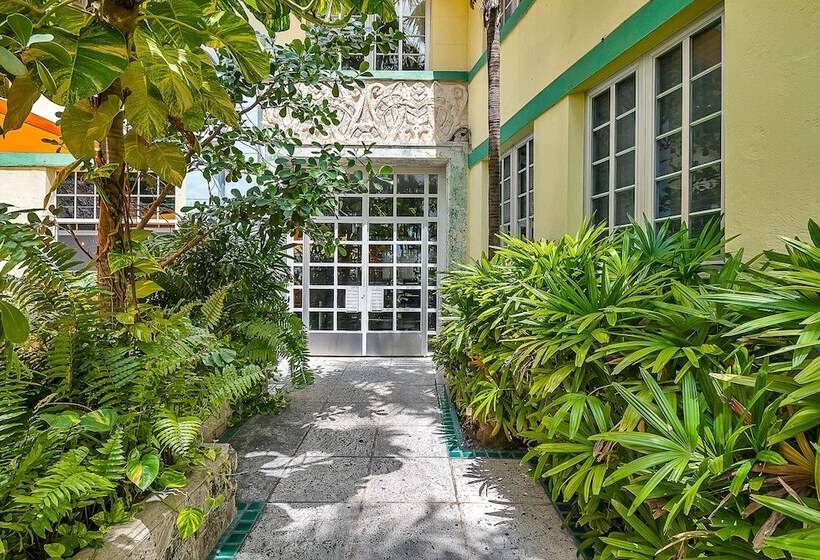 Private Condos At 556 Ocean By Lmc