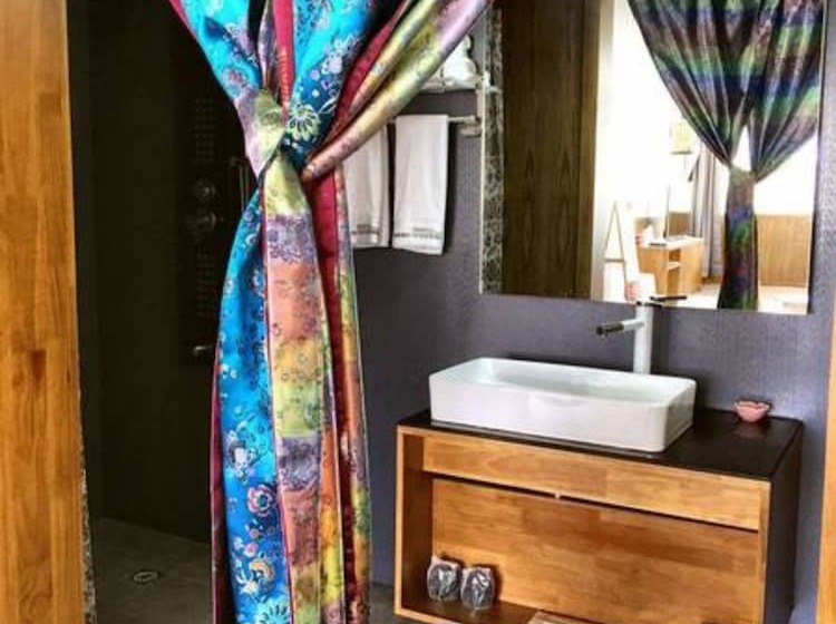 Shangri La Youyou Inn