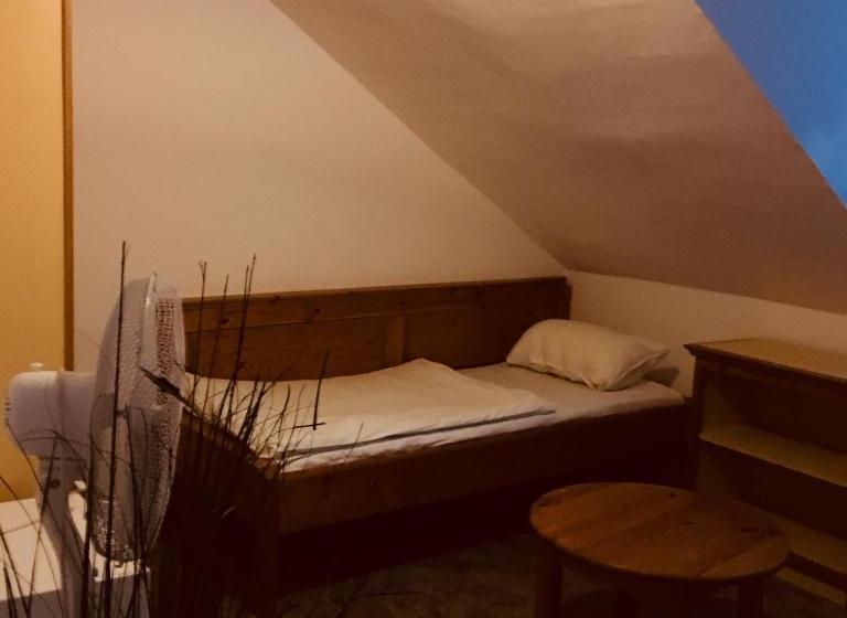 Y Hostel