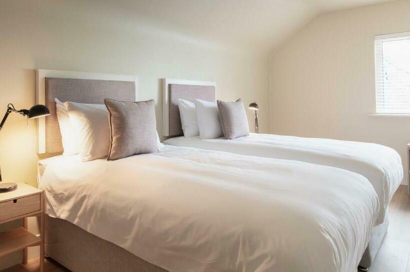 צימר Lagom Restaurant & Townhouse