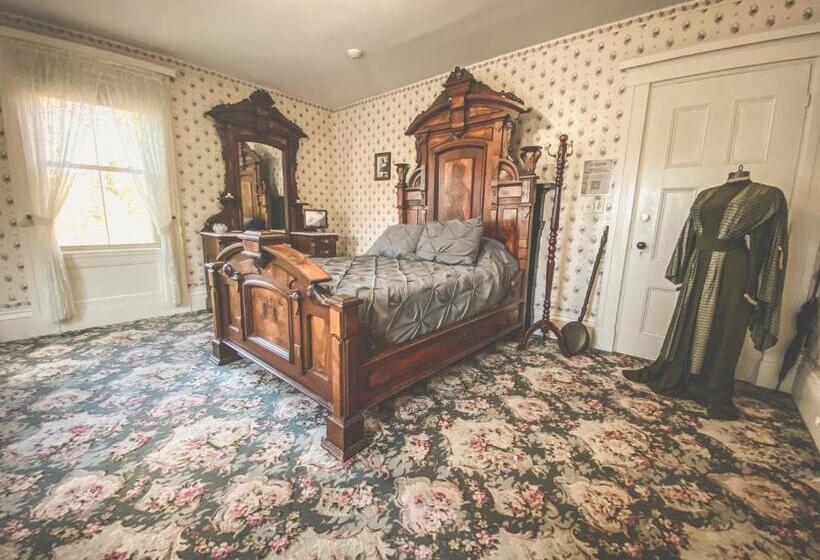 ベッドアンドブレックファースト Lizzie Borden House