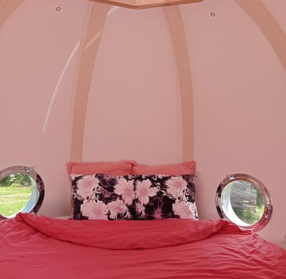 تختخواب و صبحانه Nuit Insolite Lovelit Val André