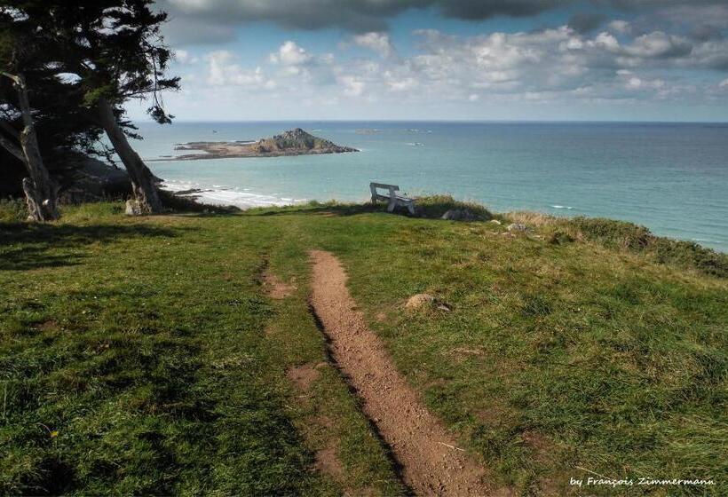 تختخواب و صبحانه Nuit Insolite Lovelit Val André