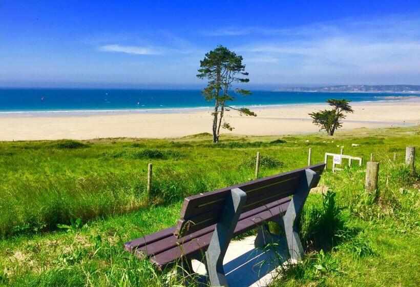 تختخواب و صبحانه Nuit Insolite Lovelit Val André