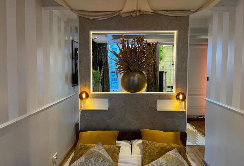 مبيت وإفطار The Enlightened House Luxury Suites