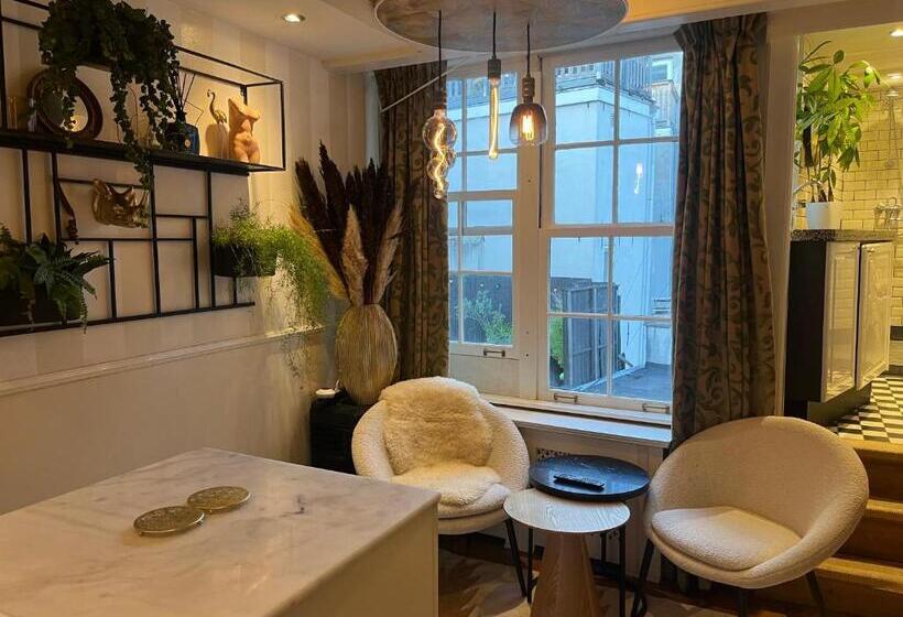 مبيت وإفطار The Enlightened House Luxury Suites