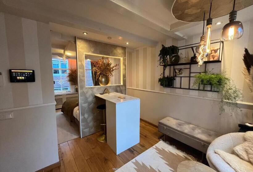 مبيت وإفطار The Enlightened House Luxury Suites