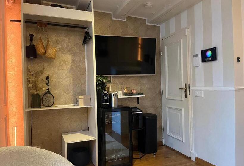 مبيت وإفطار The Enlightened House Luxury Suites