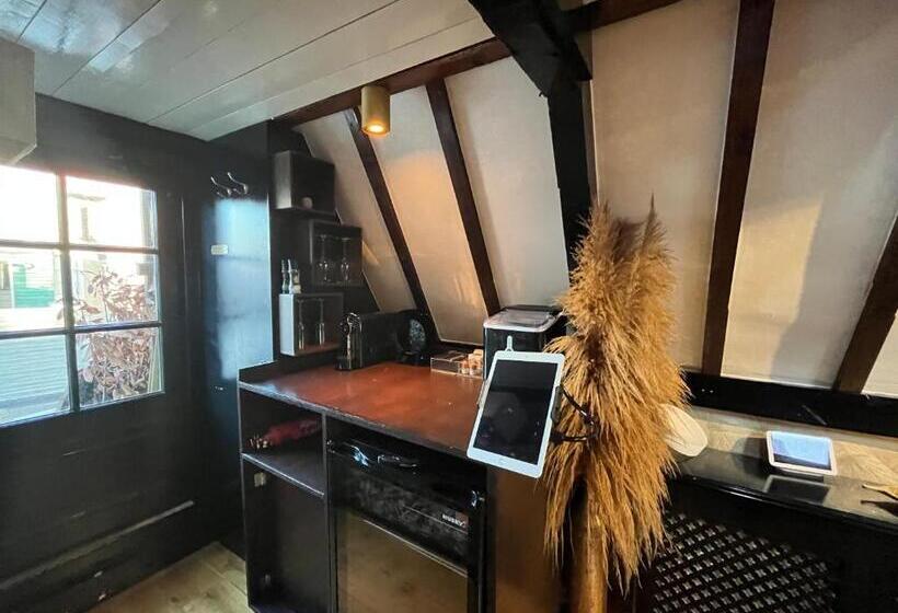 مبيت وإفطار The Enlightened House Luxury Suites